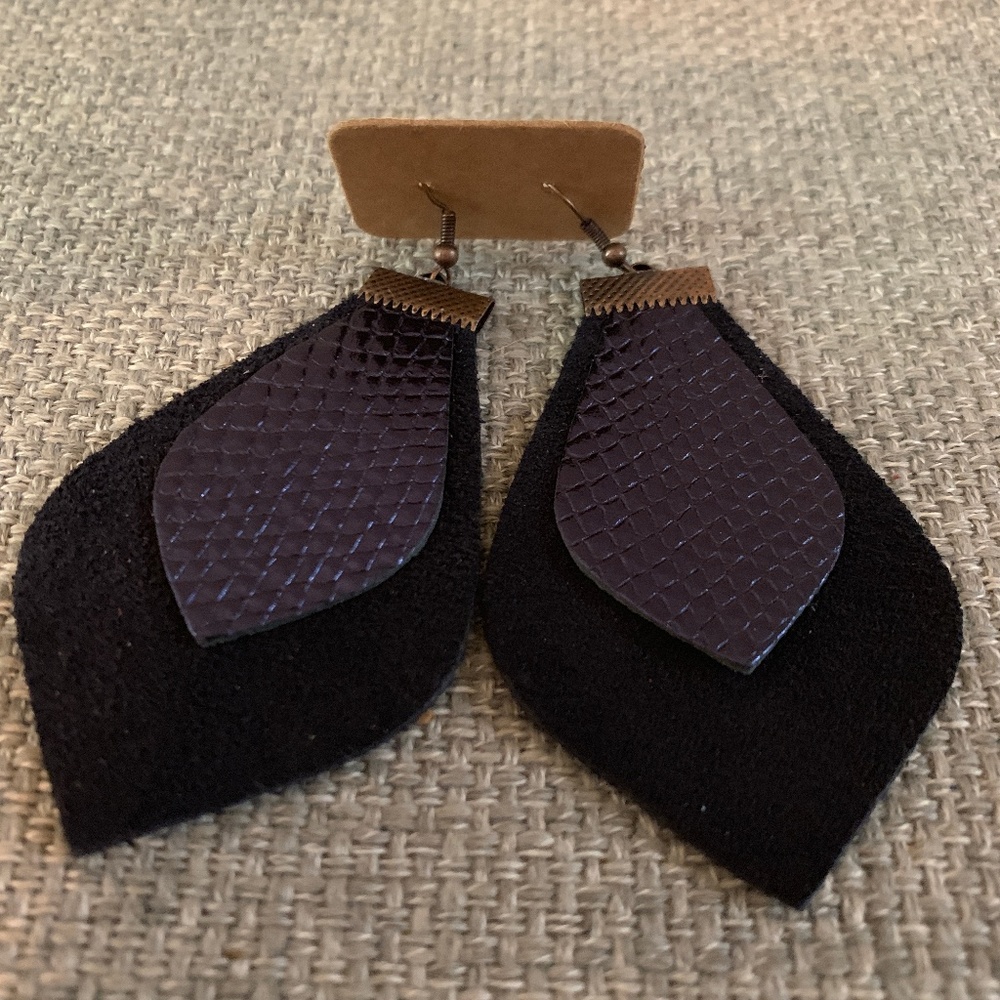 *LAVISH LEATHERS* TEARDROP CUT EARRINGS*BUNDLE*